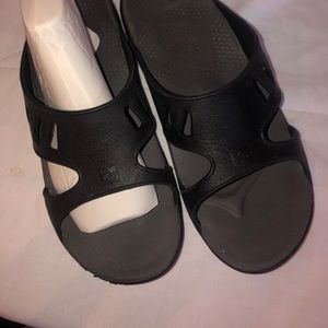 SPENCO SANDALS.. MEN 11. EUC. BLACK!